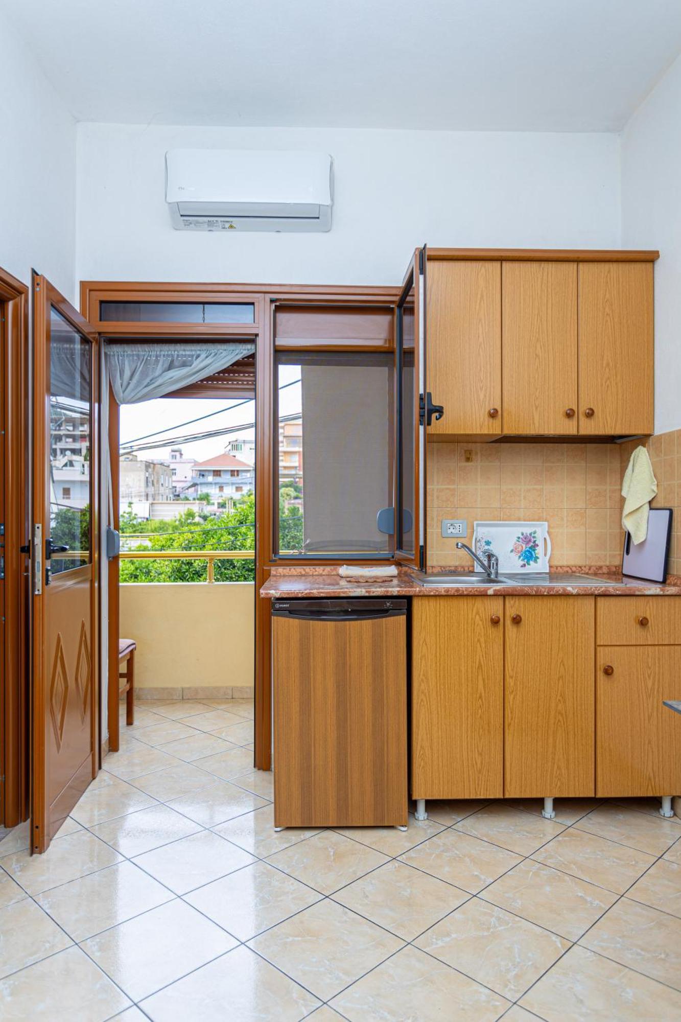 Hotel Olti Вльора Екстер'єр фото