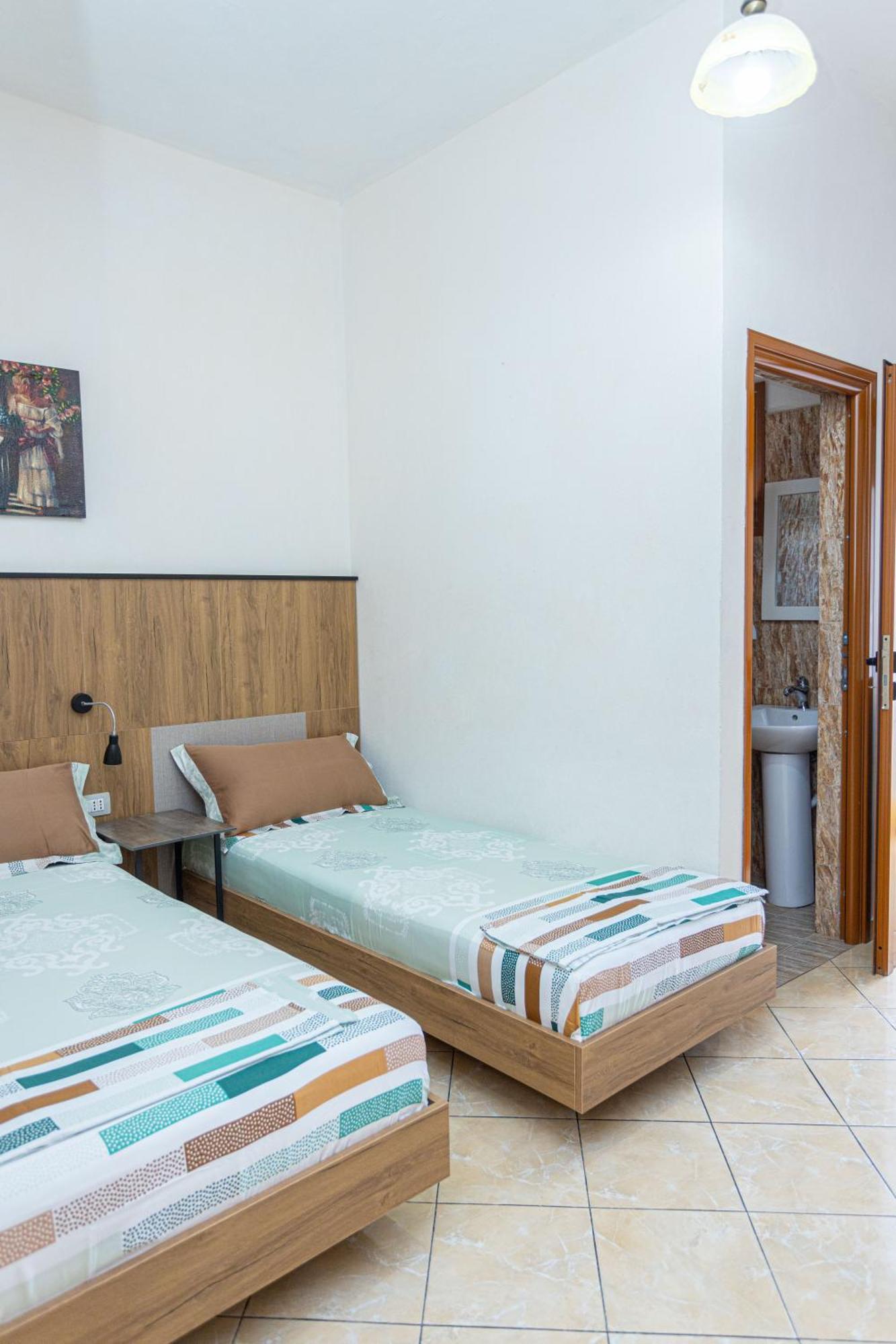 Hotel Olti Вльора Екстер'єр фото