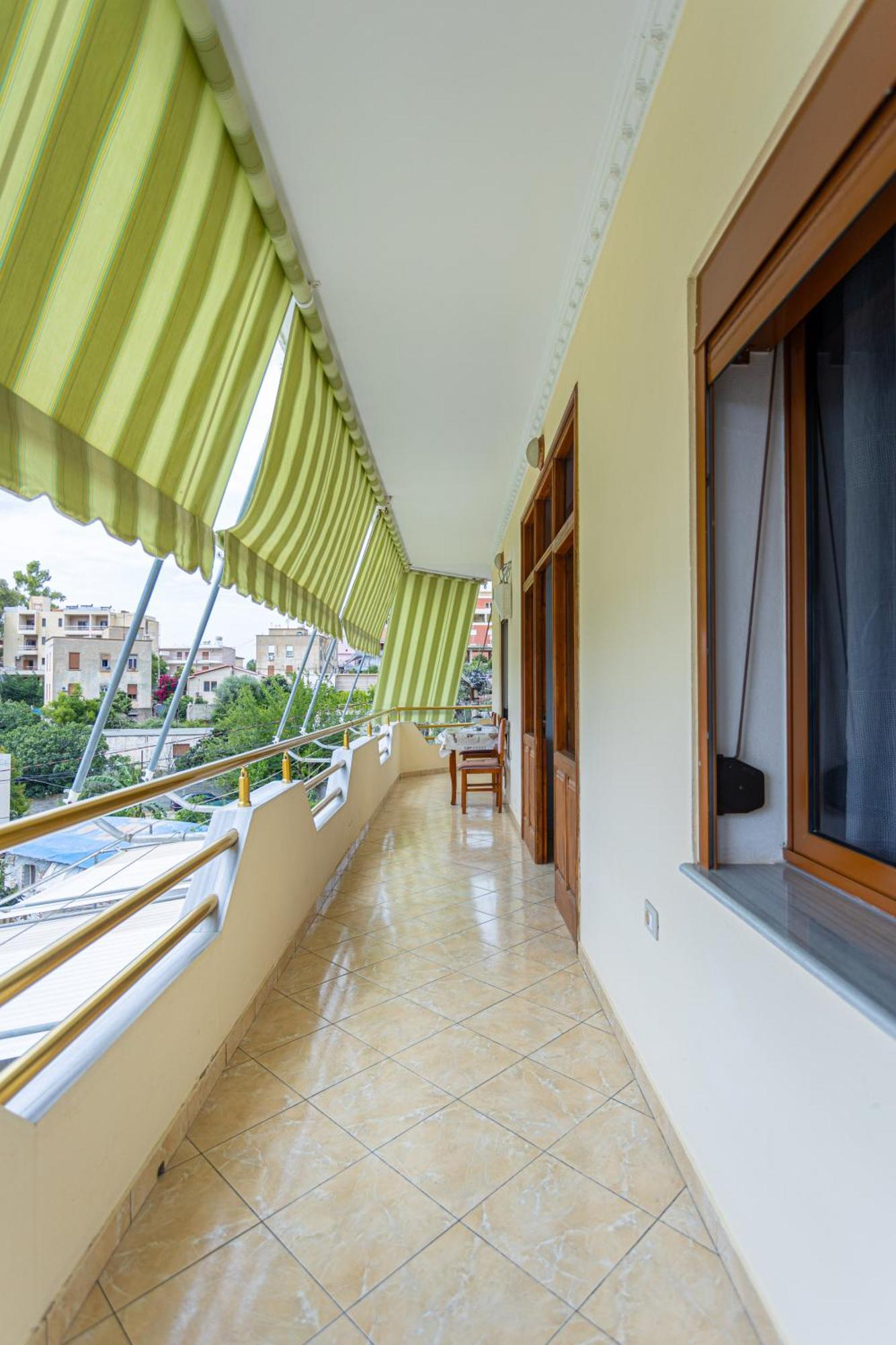 Hotel Olti Вльора Екстер'єр фото
