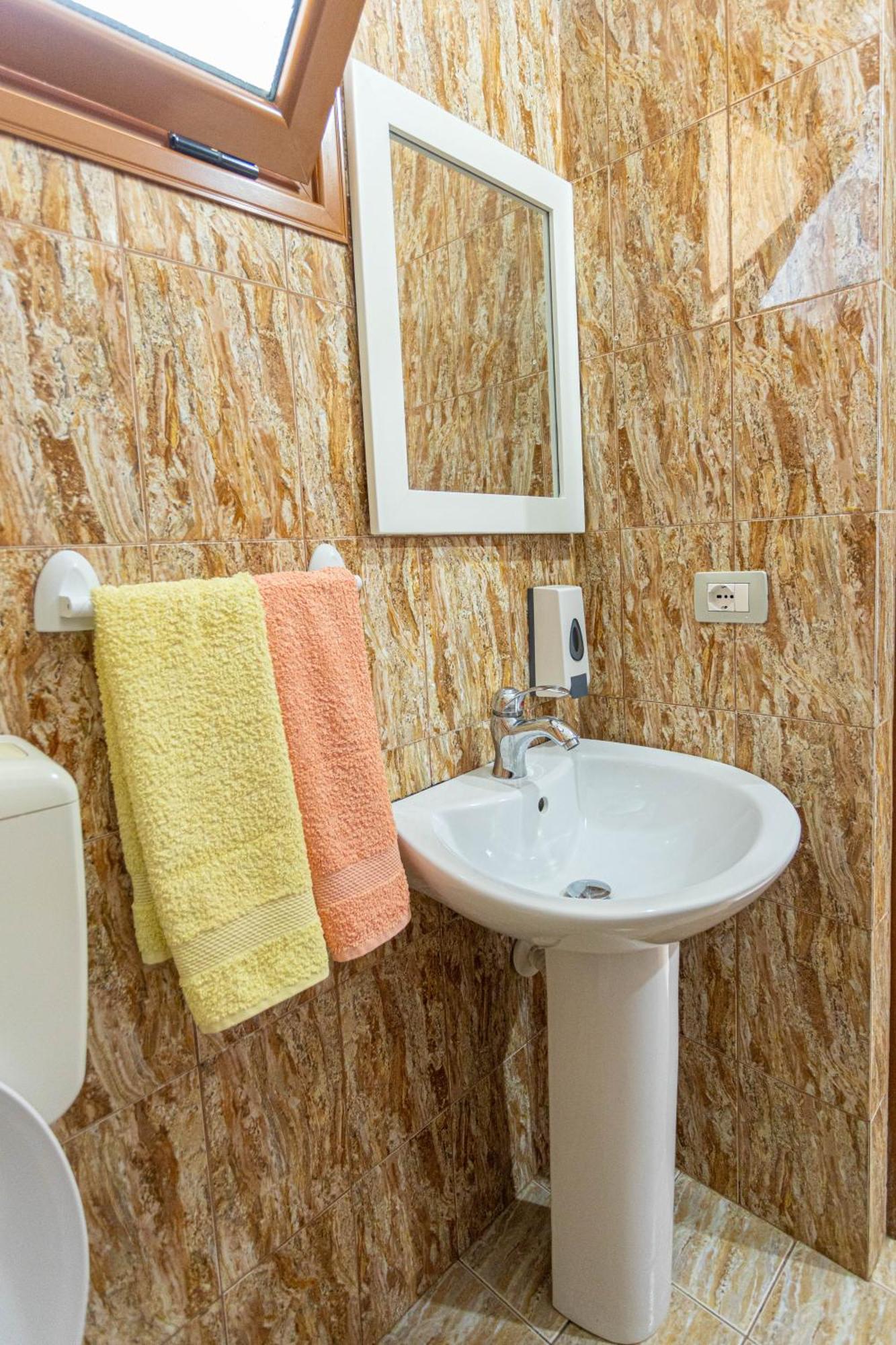 Hotel Olti Вльора Екстер'єр фото