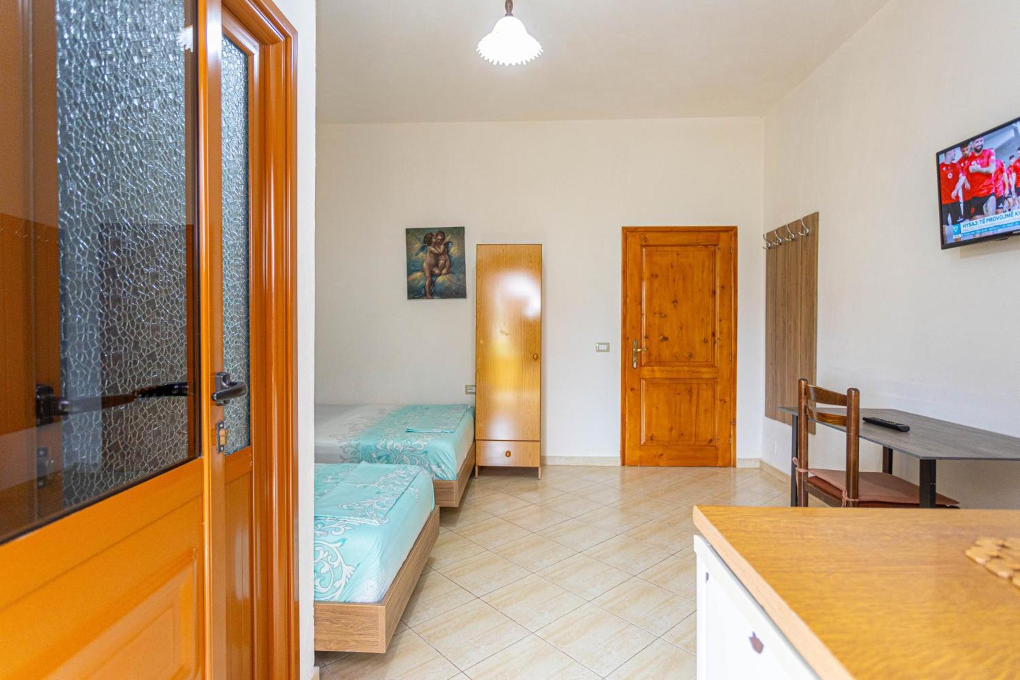Hotel Olti Вльора Екстер'єр фото